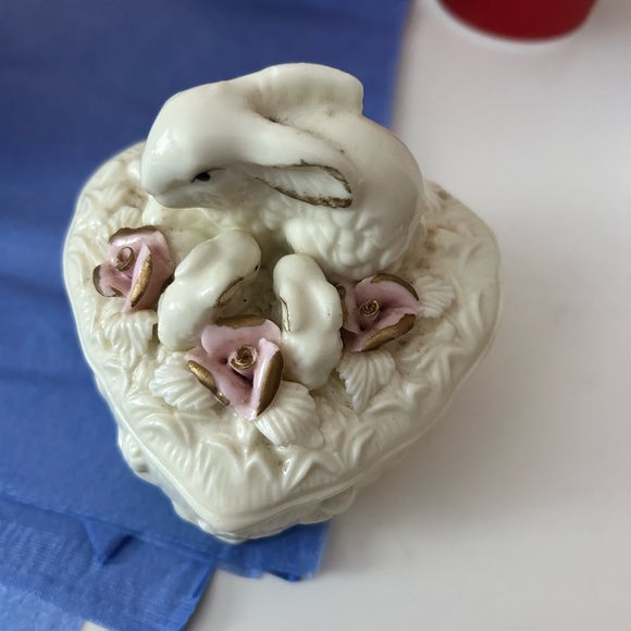 Other - 4/$100 Heart-Shaped Ceramic Trinket Box with Rabbit and Flowers
